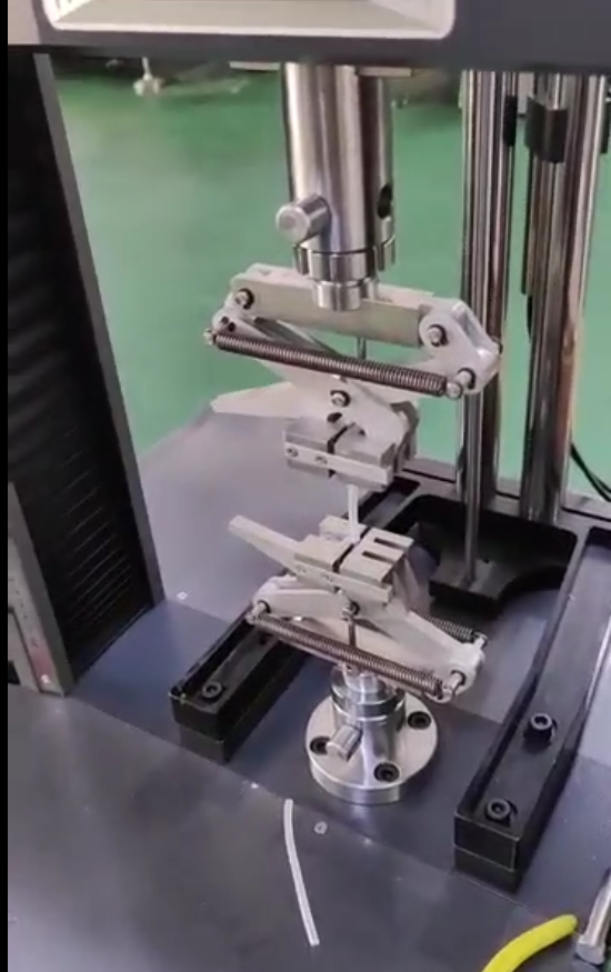 4mm硅膠醫(yī)療管拉伸試驗機測試.png 4mm硅膠醫(yī)療管拉伸試驗機測試.png